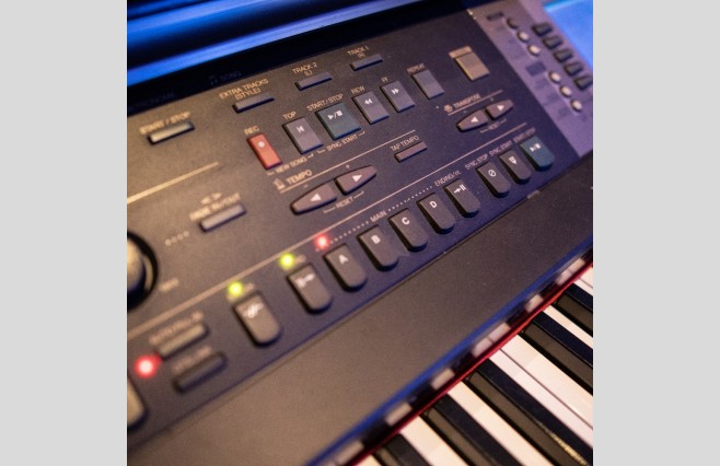 Used Yamaha CVP206 Satin Mahogany Digital Piano Complete Package (SN:601114) - Image 9